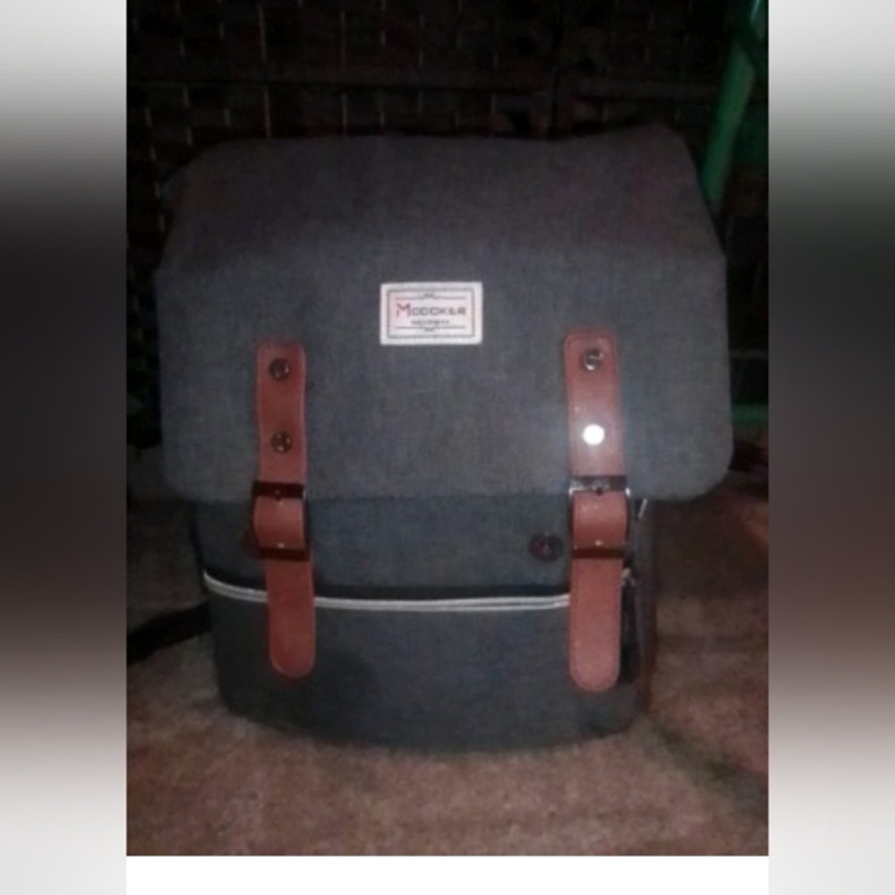 Modoker backpack Gray in color